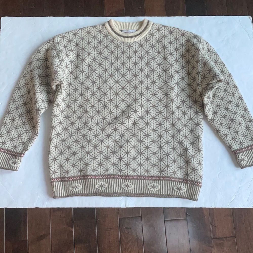 United Colors of Benetton VINTAGE virgin wool sweater, crewneck. Cream. Size M